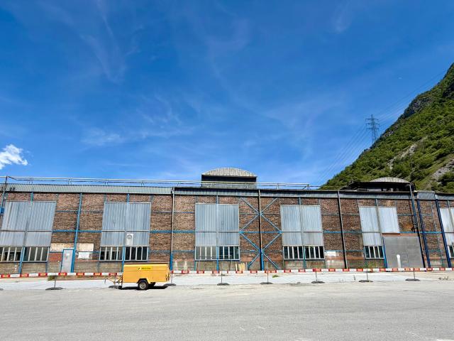 Industrial building on sale in Chippis 2 130 m² | dreamo. Ch