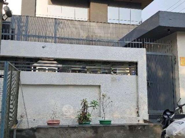 Industrial Building in Sector 80, Noida for Rent