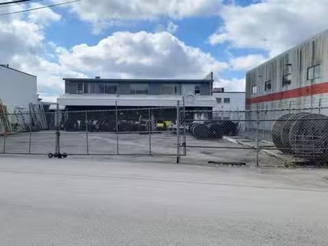 Industrial for lease in Burnaby, Burnaby South, 5776 Beresford.