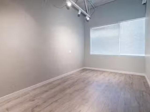 Industrial for lease in Richmond, Richmond, 173 11860 Hammersm.