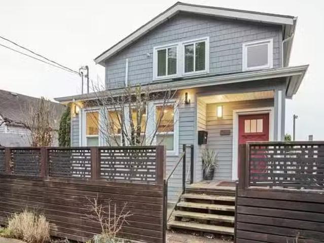 Industrial for sale in Vancouver, Vancouver East, 933 Mc Lean.