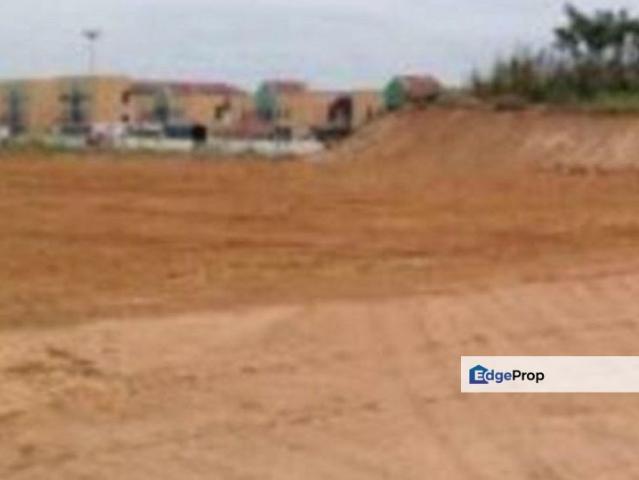 Industrial land at Pulau Indah for sale!