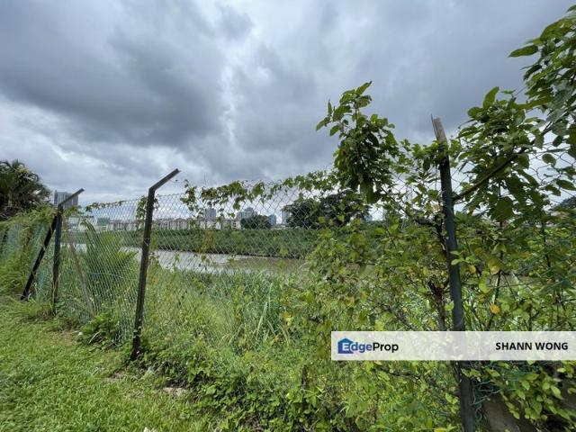 Industrial land with warehouse Puchong for sale