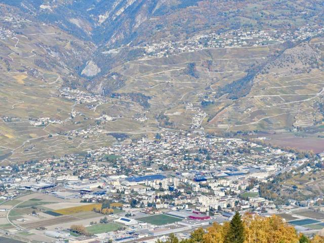 Industrial lot for rent in Conthey 3 457 m² | dreamo. Ch
