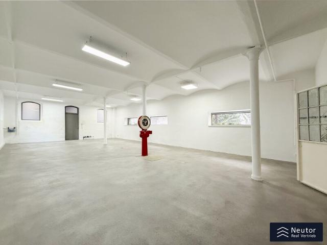 INDUSTRIAL STYLE ATELIER STUDIO CHARMANTES BACKSTEINHAUS EINZIGARTIGER RAUM FÜR KREATIVITÄT DIREKT AN DER LINKEN WIENZEILE U4/U6