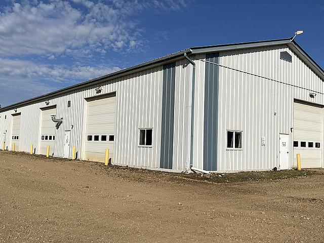 Industrial Shop red Earth Creek, Ab unreserved Auction oct 21