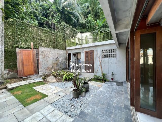 Industrial theme within greenery semi d