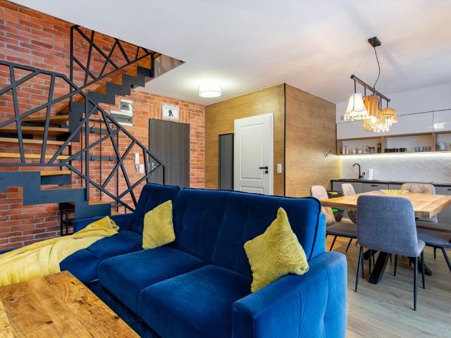 Industrialny apartament z widokiem na Karkonosze