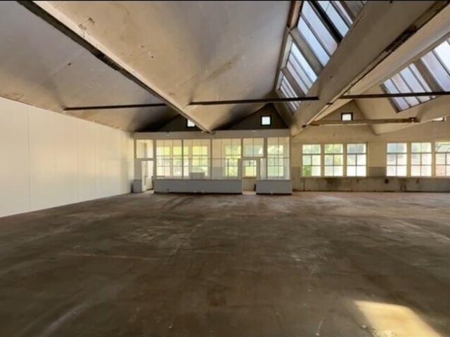 Industrieflächen von 350 m² zu mieten
