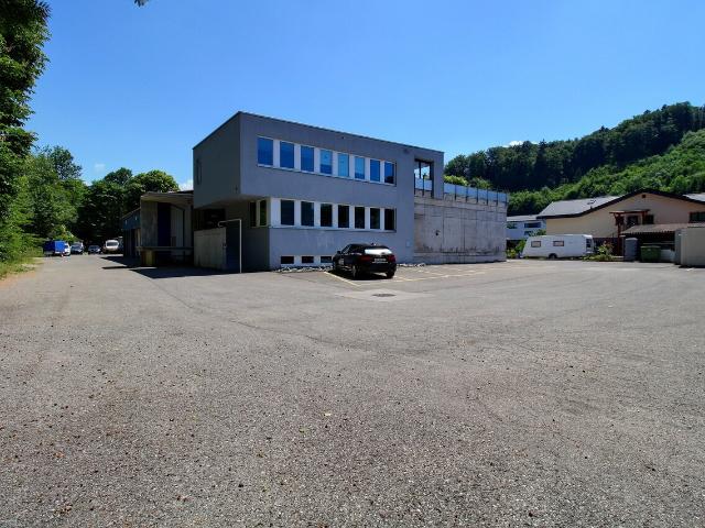 Industriegebäude mit Büros und Wohnungen