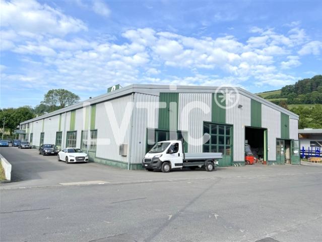 Industriegebäude von 2100 m2 auf einem 4700 m2 grossen Grundstück zum Verkauf in Moudon
