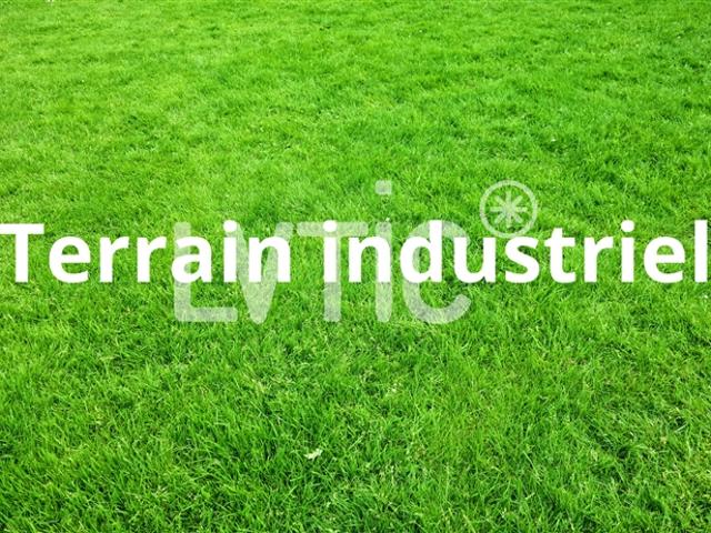 Industriegrundstück von 7350 m2 zum Verkauf in der Nähe von Val de Travers