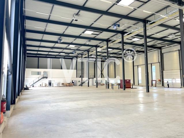 Industriehalle, Büros von 1080 m2 zu vermieten in der Nähe von Sion – Vétroz