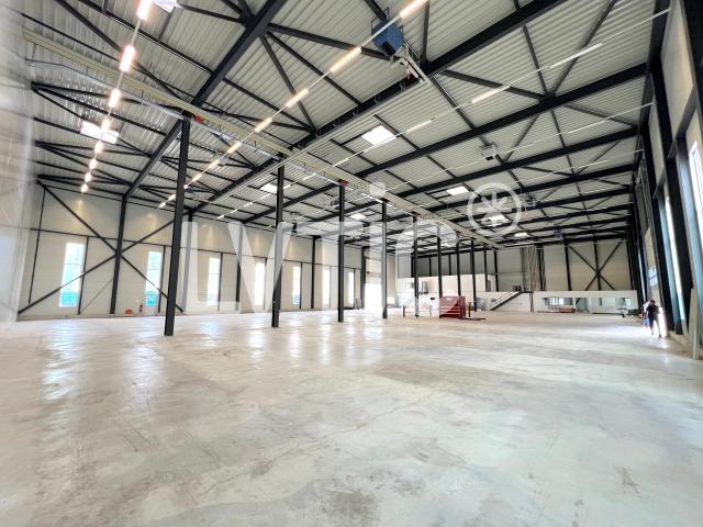 Industriehalle, Büros von 2030 m2 zu vermieten in der Nähe von Sion – Vétroz