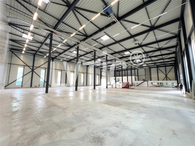Industriehalle, Büros von 2030 m2 zu vermieten in der Nähe von Sion – Vétroz