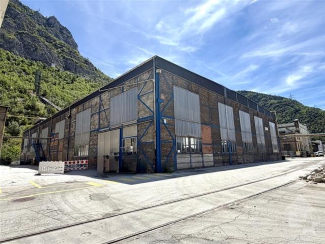 Industriehalle mit 20.500 m³ und 3.131 m² mit sicherem Zugang
