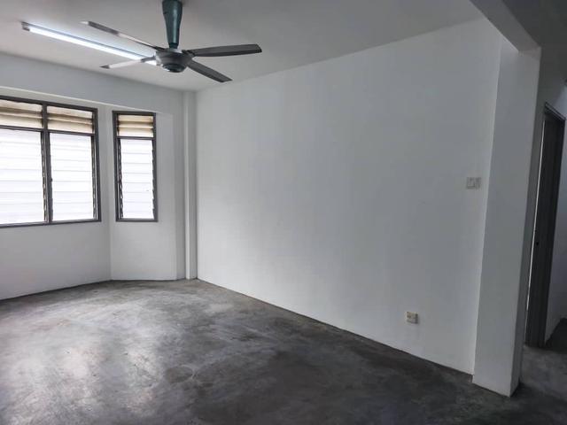 Indah Court Alam Damai Below Market Value Non Bumi Lot 3Room 2Bath