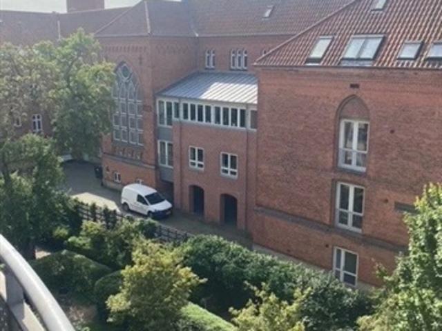 Indbydende lejlighed med altan i Vestbyen, Aalborg