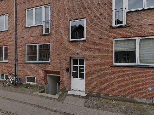 Indbydende lejlighed med skønt lysindfald i Aalborg