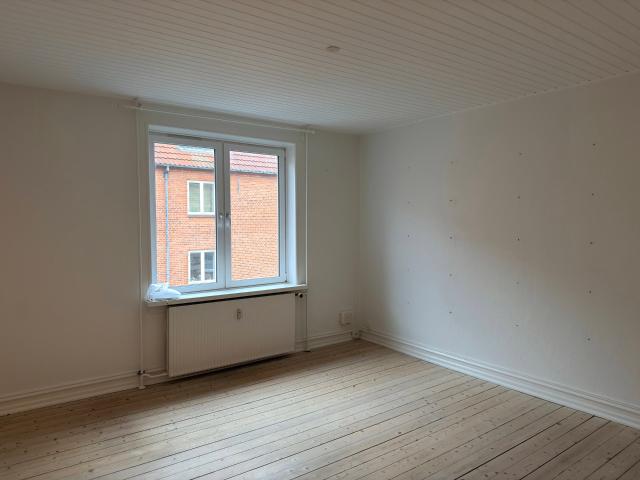 Indbydende 2 værelses lejlighed med god planløsning
