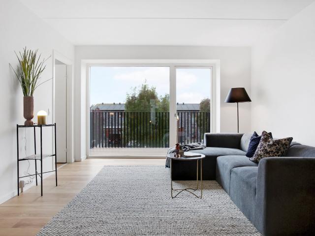 Lys 2 værelses lejlighed på 61 m² med altan