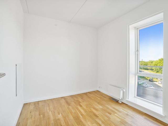 Indbydende 4 værelses med altan i København K