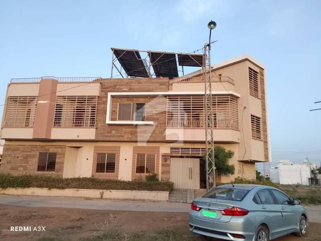 Independent House Available For Rent: Premium Corner House Saadi Garden Block 4* *140 Sq Yds | Masjid & Garden Facing | West Open | 40ft Road