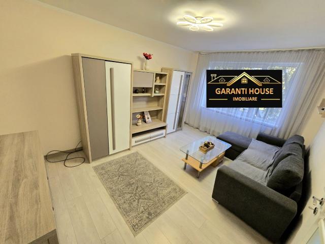 Independentei, etaj 1, apartament cu 2 camere, decomandat, 350€/Luna