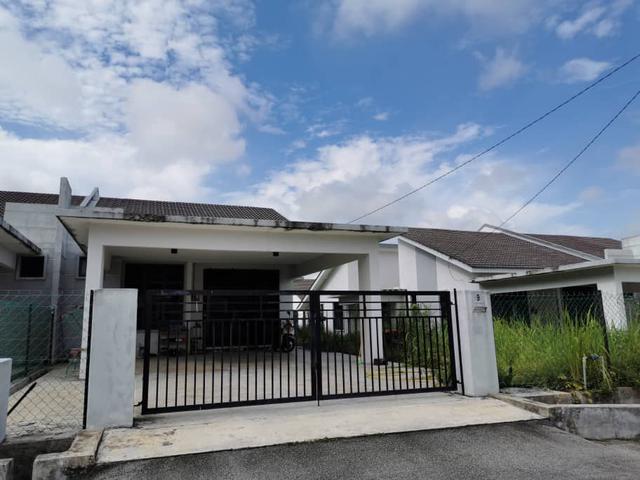 Indera Mahkota Kuantan SemiD large car porch Land