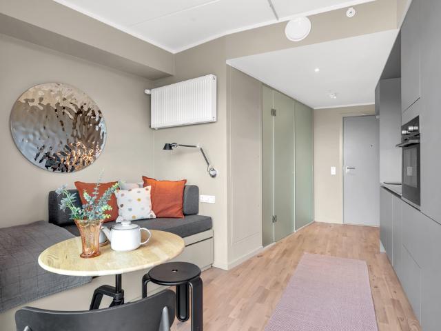 Indflytning hurtigst muligt – moderne, møbleret lejlighed med fantastiske faciliteter