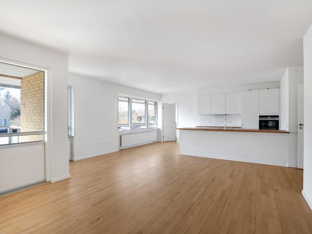 Indflytningsklar og med solrig altan