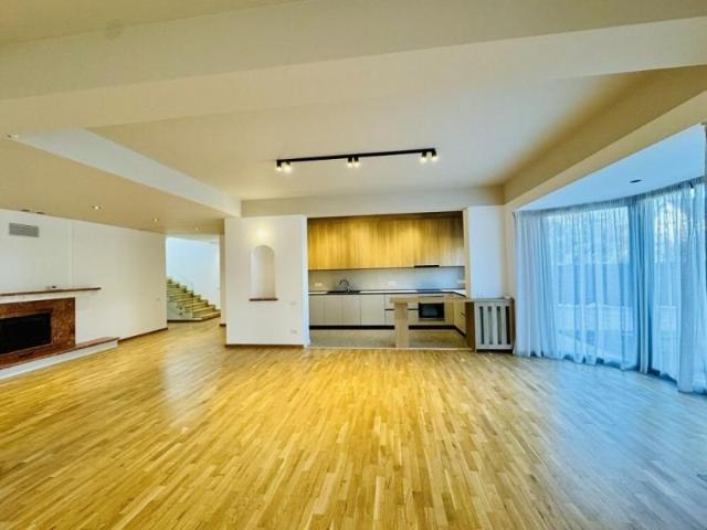 Individual villa, swimming pool, generous garden, Iancu Nicolae area