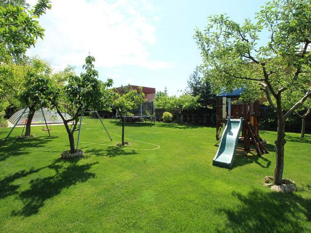 Individual Villa with Swimming Pool Suitable for KINDERGARTEN