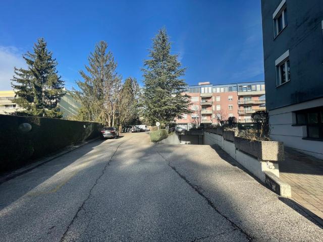 Indoor Parkplätze zur Miete in Mont sur Lausanne
