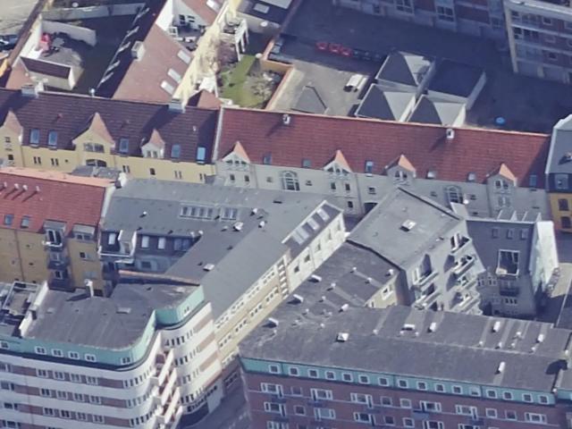 Indrettet i 2012 og beliggende i hjertet af Aalborg. Fremstår flotte og med en loftshøjde på over 2,8 m. Kun kr. 13.600 pr. m²