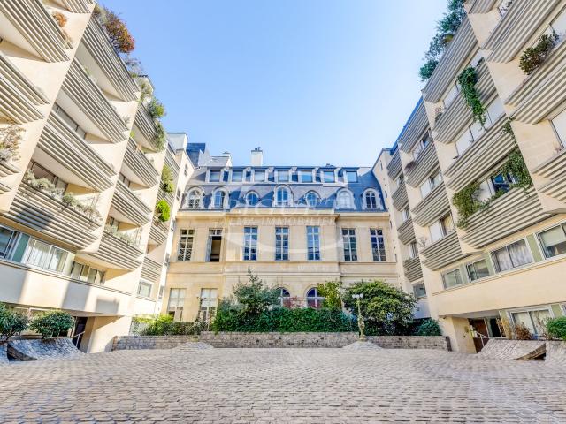 INEDIT SITUE AU COEUR DU PRESTIGIEUX TRIANGLE VARENNE– GRENELLES – SEVRES METRO RUE DU BAC,Catherine PiguetAlma Immobilier