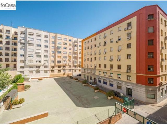 INFOCASA vende espectacular vivienda reformada y amueblada a estrenar en el Barrio de Ibiza