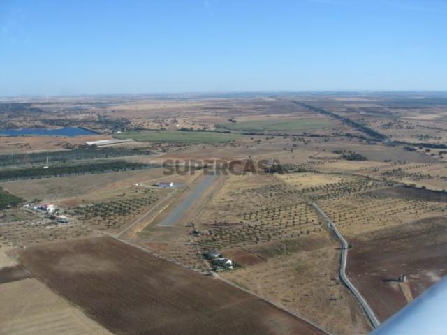 Infraestruturas de Aviação e Moradia de Luxo Vende se Propriedade Exclusiva de Excelência no Alentejo