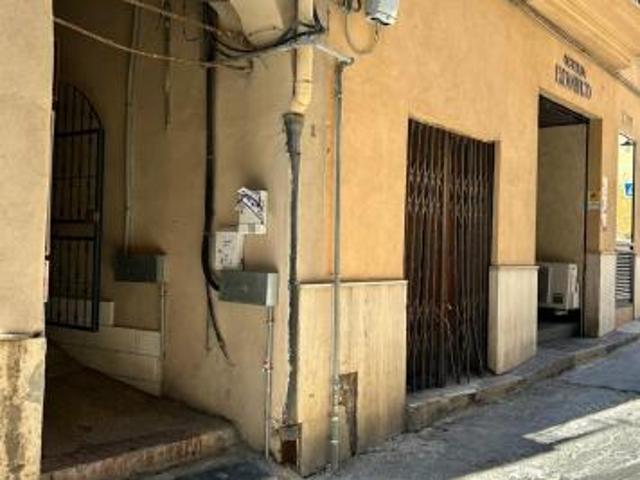 Inizio via Garibaldi magazzino