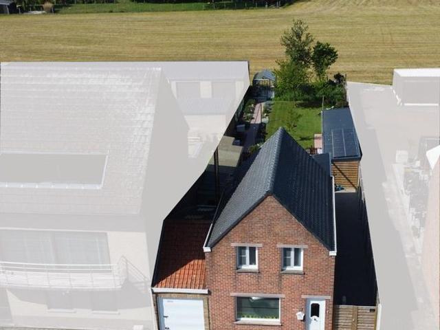 Instapkare woning met diepe tuin en garage te Koekelare