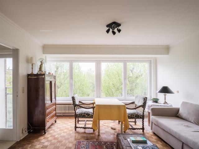 Instapklaar 2 slaapkamer appartement met een zicht over de Coupure