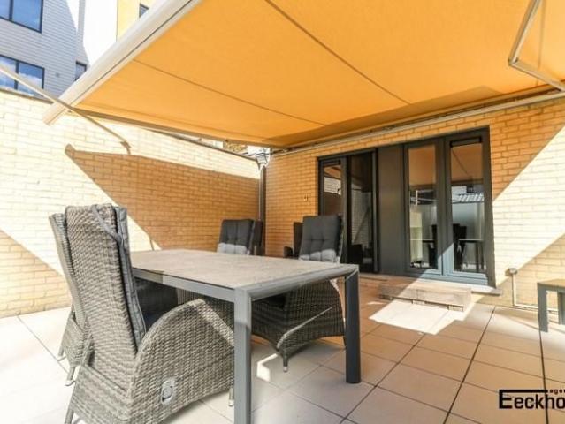 Instapklaar 2 slaapkamer appartement met groot zonneterras t