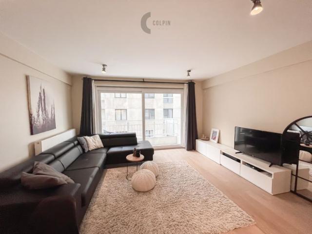 Instapklaar 2 SLK appartement met zijdelings zeezicht in.