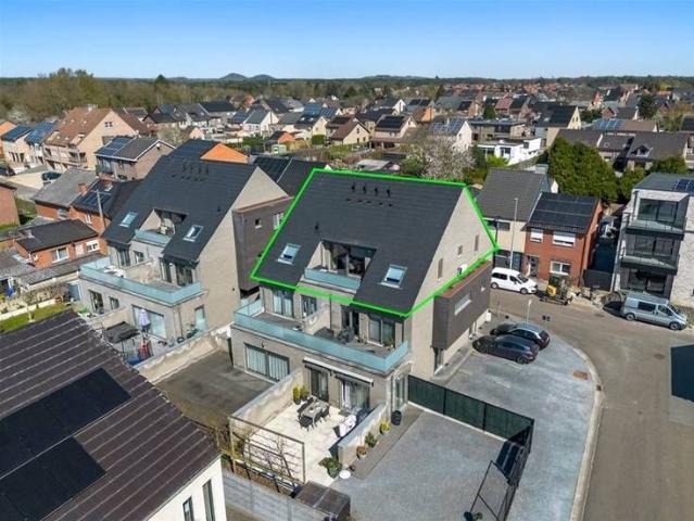 INSTAPKLAAR 2 SLK PENTHOUSE MET ONDERGRONDSE STAANPLAATS IN