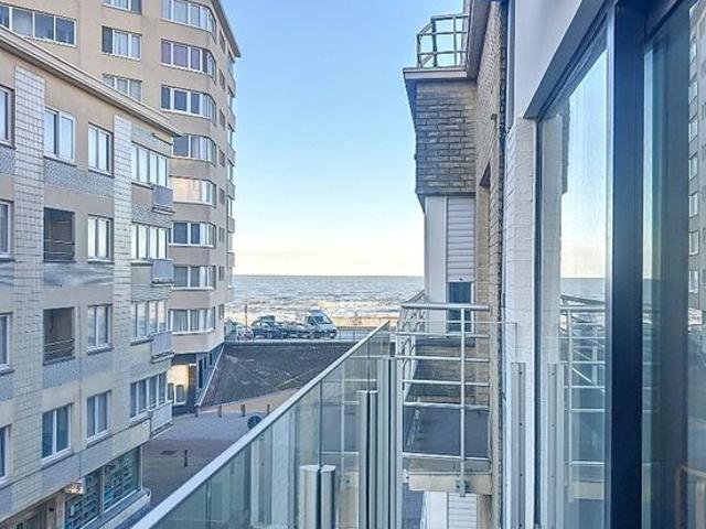 Instapklaar 2SLPK appartement met zijdelings zicht op zee