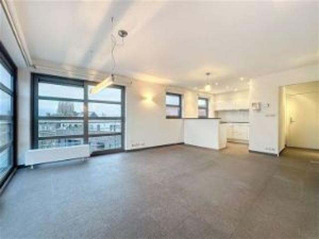 Instapklaar 3 kamer duplexappartement met terras en garage