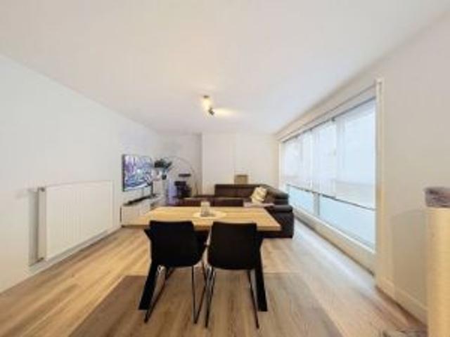 Instapklaar volledig gerenoveerd appartement met 2 slaapkame