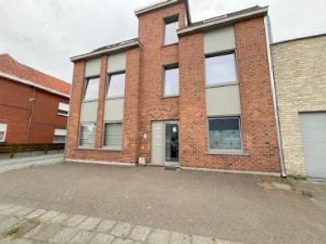 Instapklaar appartement met 2 slaapkamers en zonger. terras