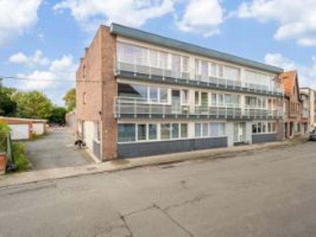 Instapklaar appartement met 2 slpks, terras en garage!