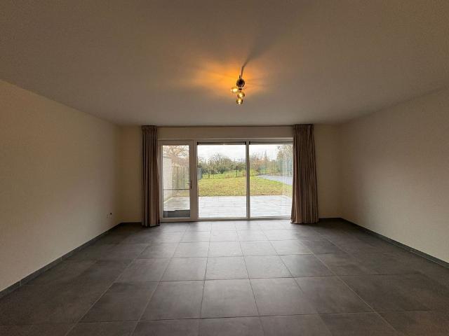 Instapklaar appartement met 2 slpks en tuin in Riemst